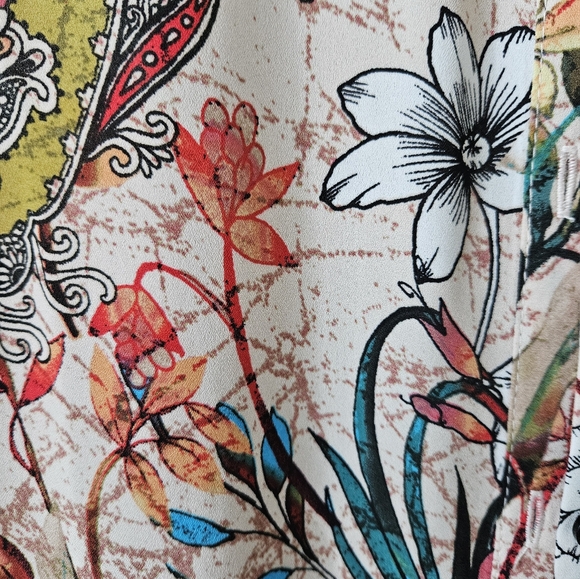 Sleeveless tunic. Hi-low hemline. Flat friendly! - Picture 5 of 7